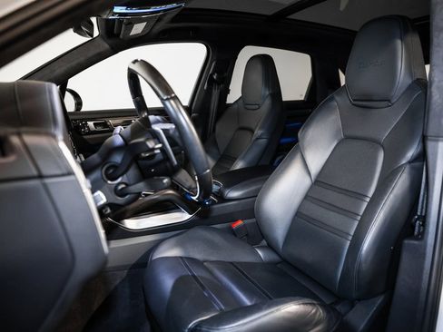 Used 2019 Porsche Cayenne Turbo image 28