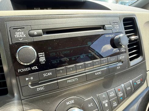 Used 2014 Toyota Sienna LE FWD image 21