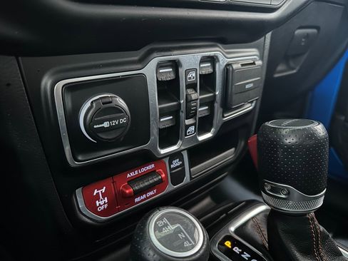 Certified 2020 Jeep Gladiator Mojave w/ Dual Top Group image 27