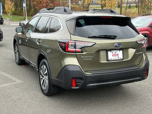 Certified 2021 Subaru Outback Premium image 5