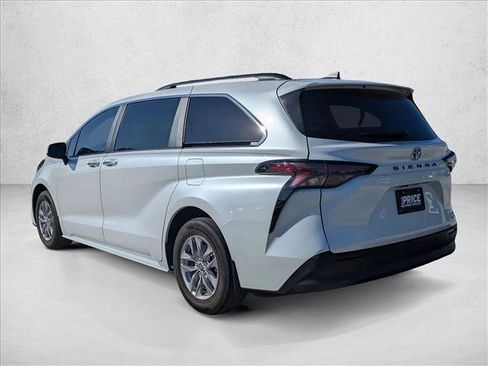 Used 2024 Toyota Sienna XLE FWD image 7