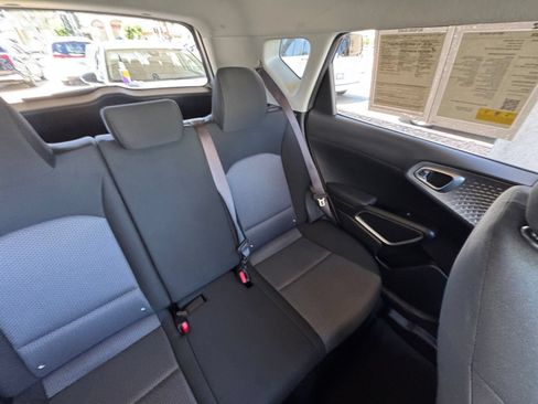 Used 2025 Kia Soul LX w/ LX Technology Package FWD image 35