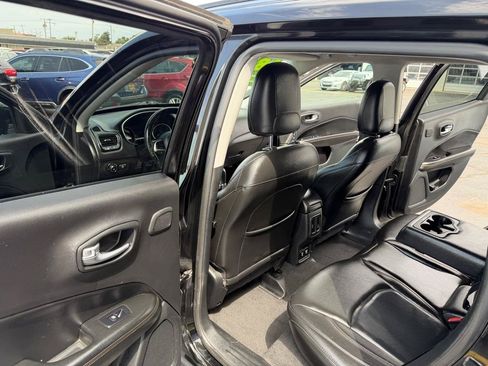 Used 2018 Jeep Compass Limited w/ Navigation Group AWD/4WD image 12