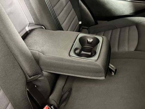 Used 2023 Ford Edge SE image 34