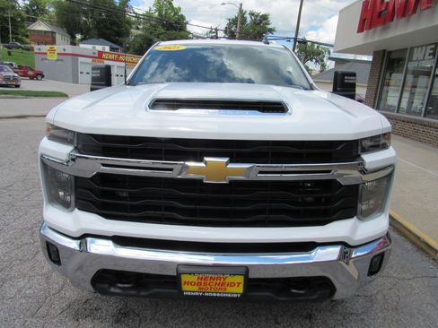 Used 2025 Chevrolet Silverado 2500 LT w/ Convenience Package AWD/4WD image 2
