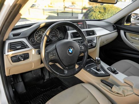 Used 2018 BMW 320i Sedan image 12