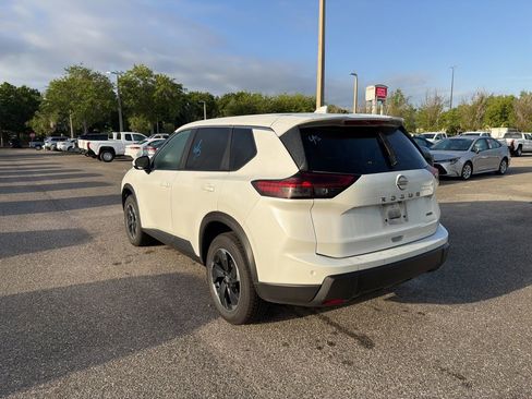 Used 2025 Nissan Rogue SV image 3