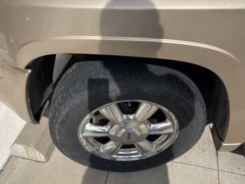 Used 2005 GMC Envoy SLT image 9