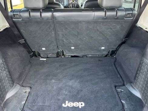 Used 2017 Jeep Wrangler Unlimited Sahara image 16