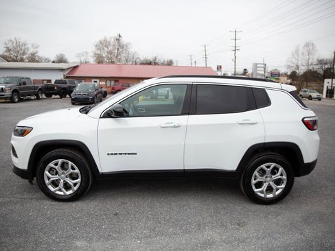 Used 2024 Jeep Compass Latitude image 6