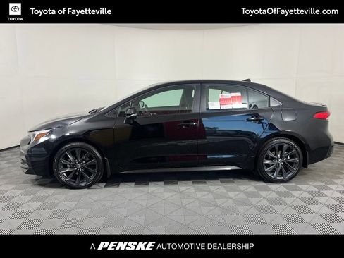 Used 2026 Toyota Corolla SE FWD image 2