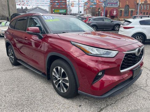 Used 2020 Toyota Highlander XLE image 4
