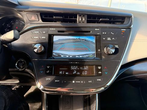 Used 2018 Toyota Avalon XLE Premium image 16