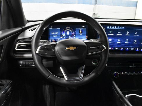 Used 2025 Chevrolet Traverse LT w/ LPO, Floor Liner Package AWD/4WD image 7