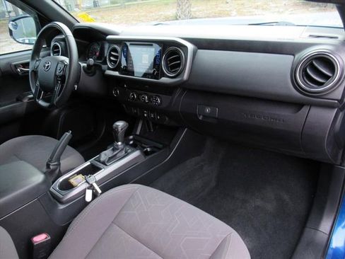 Used 2018 Toyota Tacoma TRD Off-Road image 11