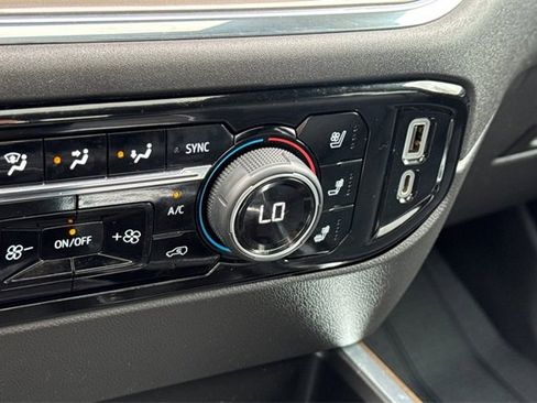 Used 2022 Chevrolet Silverado 1500 High Country w/ High Country Premium Package image 30