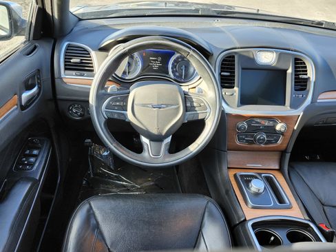 Used 2016 Chrysler 300 C Platinum image 23