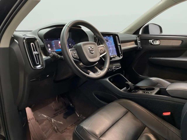 Used 2023 Volvo XC40 B4 Core w/ Convenience Package FWD image 57