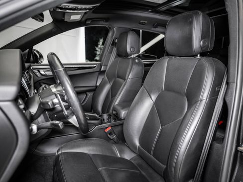 Used 2021 Porsche Macan S image 18