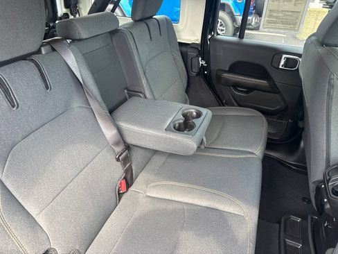 Used 2025 Jeep Wrangler Unlimited Sahara AWD/4WD image 50