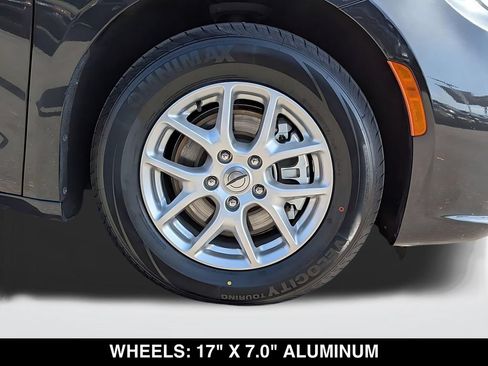 Used 2023 Chrysler Pacifica Touring-L FWD image 32