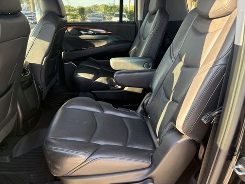 Used 2019 Cadillac Escalade ESV Premium Luxury AWD/4WD image 7