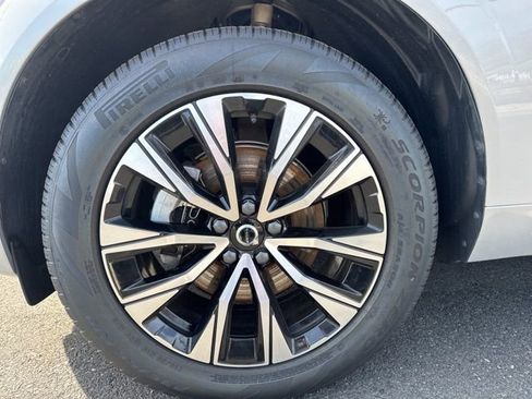 Certified 2025 Volvo XC60 B5 Plus w/ Climate Package AWD/4WD image 9