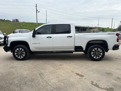 Used 2022 Chevrolet Silverado 2500 Custom AWD/4WD image 9