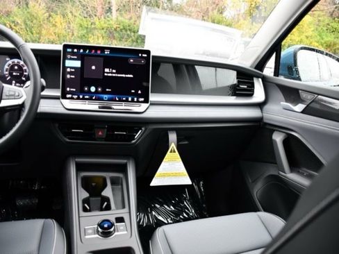 New 2026 Volkswagen Tiguan SE FWD image 20