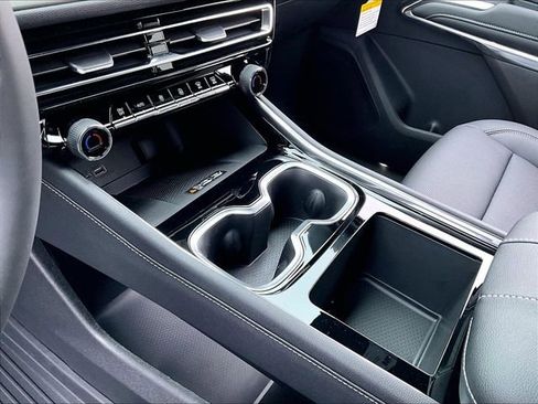 New 2026 Chevrolet Traverse LT image 13