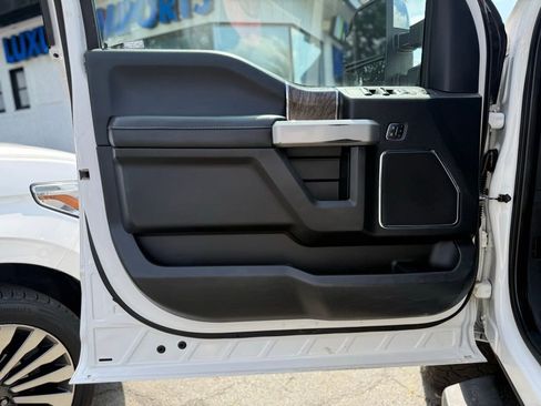 Used 2019 Ford F250 Lariat w/ Lariat Ultimate Package AWD/4WD image 9