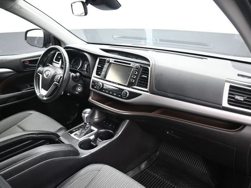 Used 2019 Toyota Highlander Plus AWD/4WD image 52