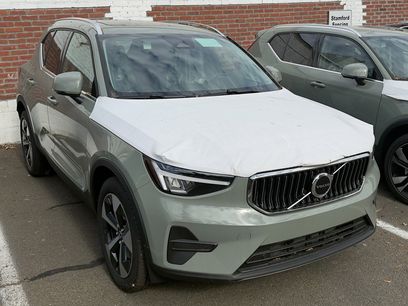 New 2025 Volvo XC40 B5 Core w/ Protection Package Premier