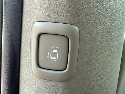 Used 2020 Kia Sedona LX FWD image 34