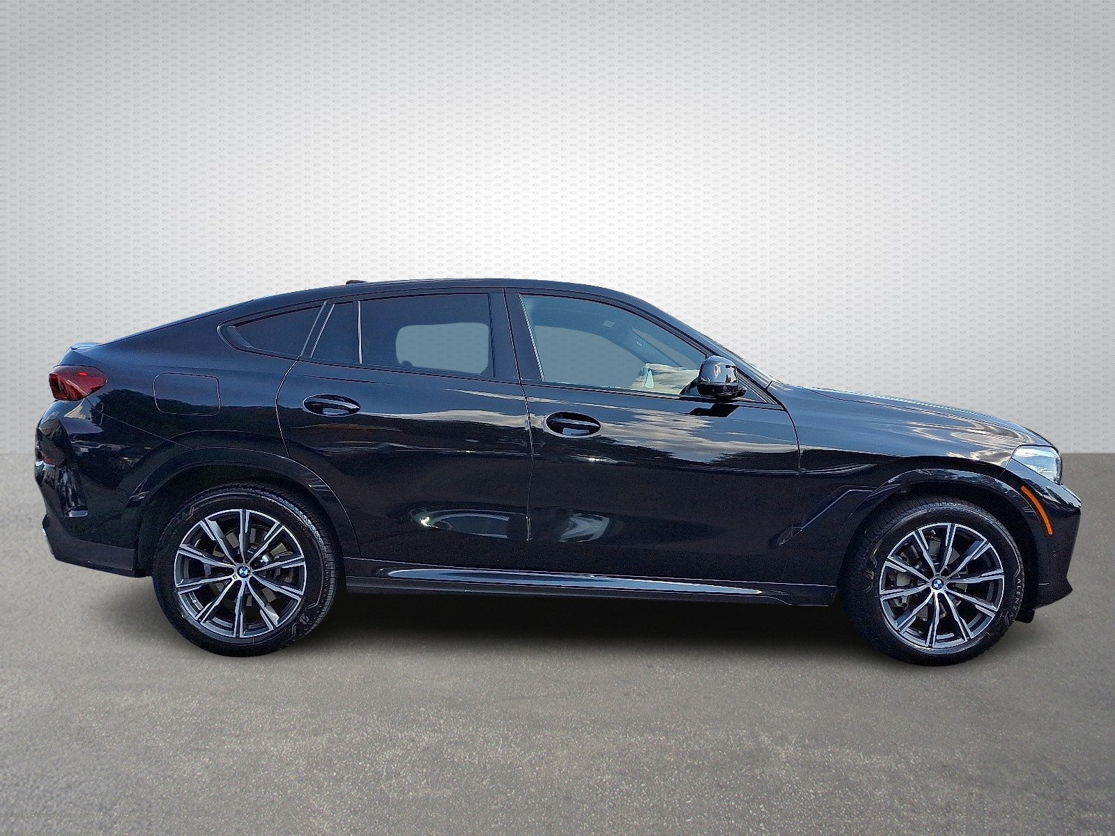 Used 2023 BMW X6 xDrive40i w/ M Sport Package AWD/4WD image 7