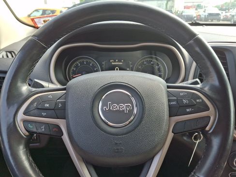Used 2015 Jeep Cherokee Latitude AWD/4WD image 19