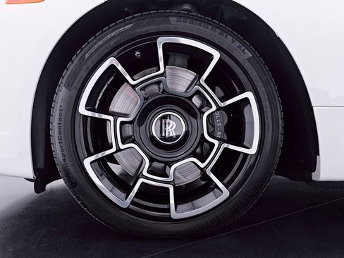 Used 2020 Rolls-Royce Dawn RWD image 3