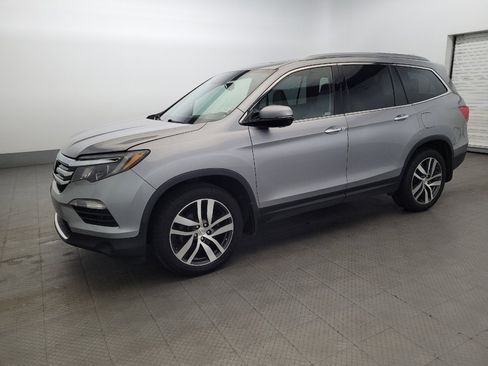 Used 2018 Honda Pilot Touring image 2