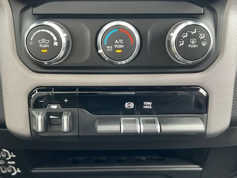 Used 2024 RAM 2500 Big Horn AWD/4WD image 26