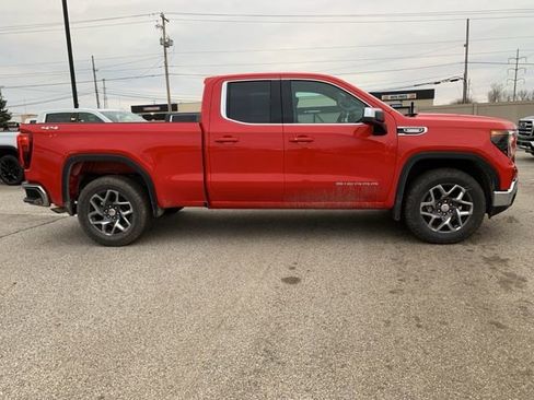 New 2026 GMC Sierra 1500 SLE image 3