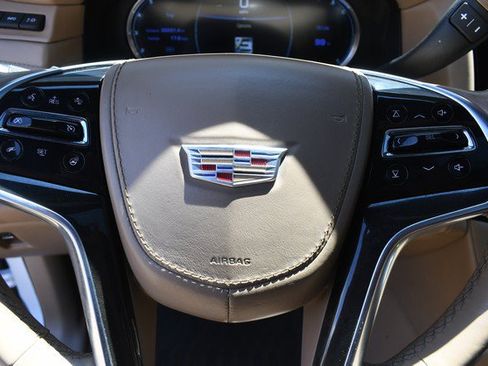 Used 2018 Cadillac Escalade Platinum AWD/4WD image 32