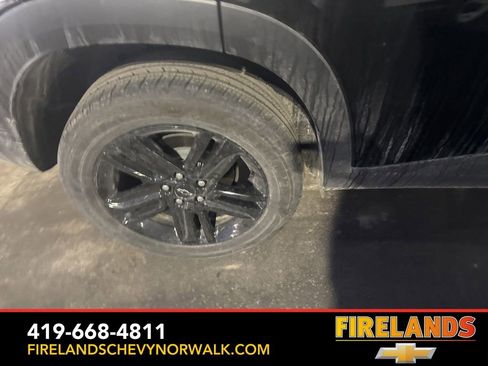 Used 2025 Chevrolet Trax ACTIV w/ Sunroof Package image 12