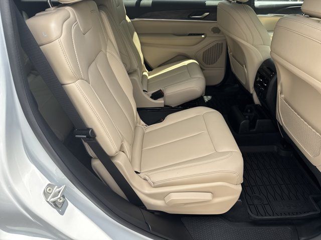New 2026 Jeep Grand Cherokee L Limited w/ Limited Altitude Package AWD/4WD image 13