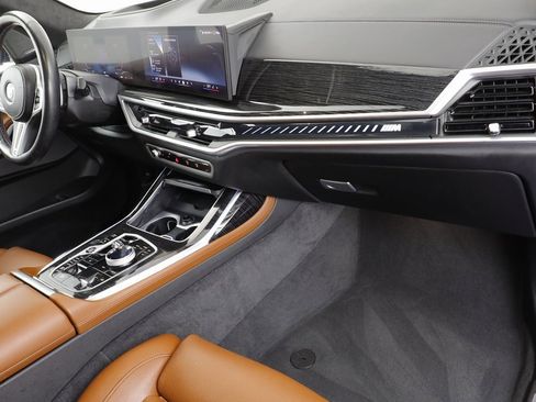 Certified 2025 BMW X7 M60i image 21