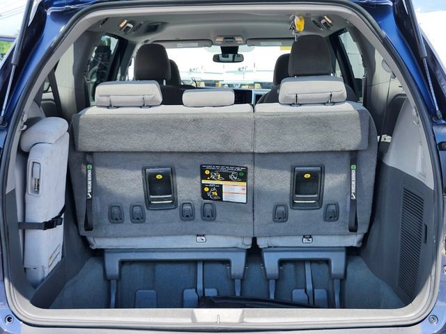 Used 2020 Toyota Sienna LE w/ LE Preferred Package FWD image 31