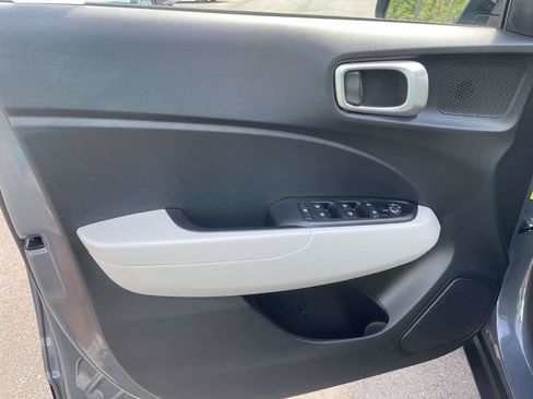 Certified 2024 Hyundai Venue SEL FWD image 12
