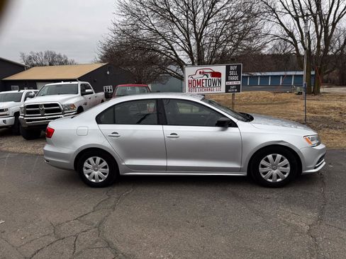 Used 2015 Volkswagen Jetta S image 2