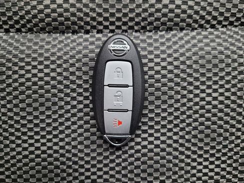 Used 2018 Nissan Rogue Sport SV image 32