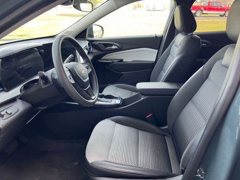 Used 2025 Chevrolet Trax LT image 25