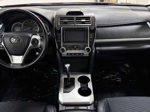 Used 2014 Toyota Camry SE image 25